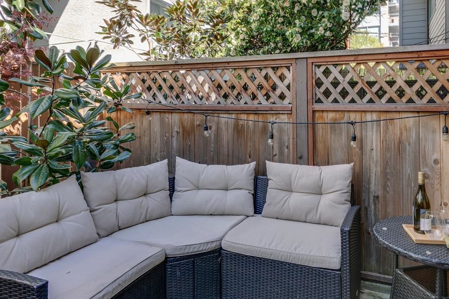 160 W 12th Street North Vancouver, BC - 19