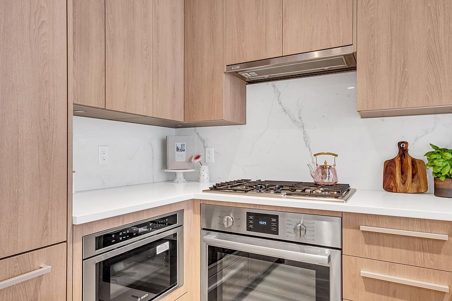 305 2707 Library Lane North Vancouver, BC - 10