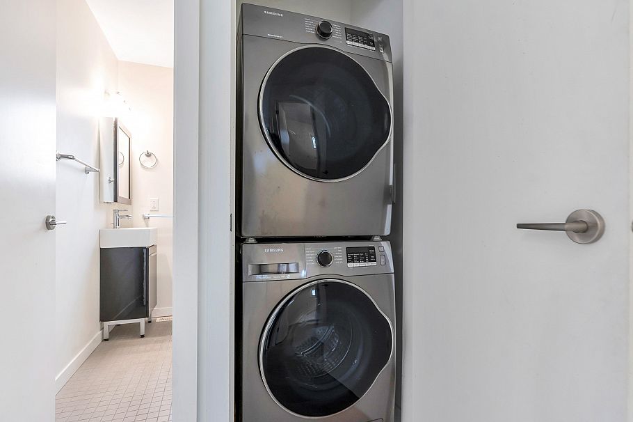 2052 E 41st Avenue Vancouver, BC - 13