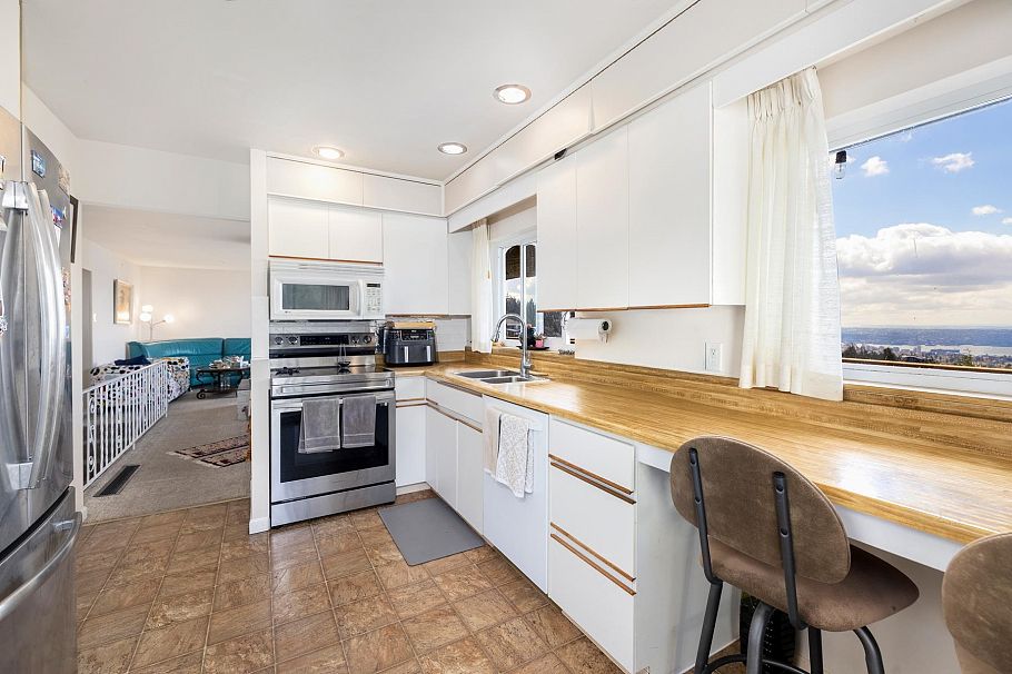 403 Newdale Court North Vancouver, BC - 11