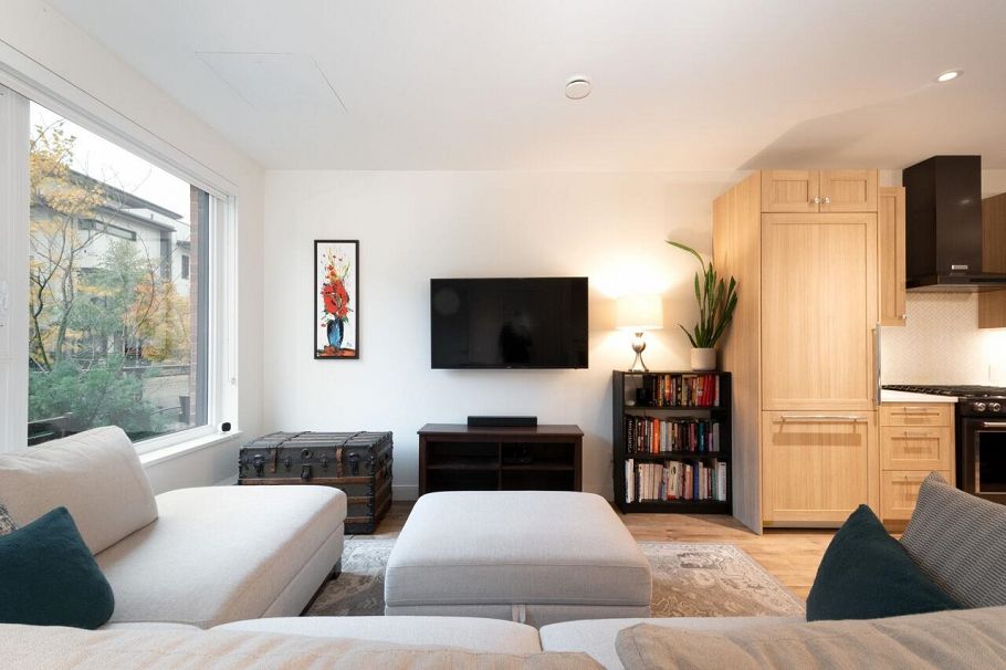 122 525 E 2nd Street North Vancouver, BC - 2