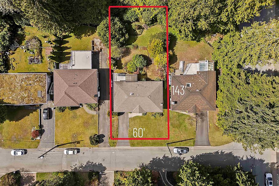 1189 Edgewood Place North Vancouver, BC - 2