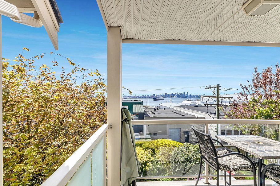 208 333 E 1st Street North Vancouver, BC - 16