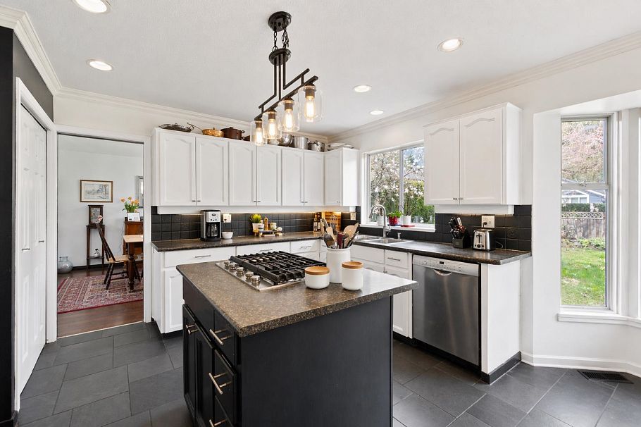 1618 Draycott Road North Vancouver, BC - 6