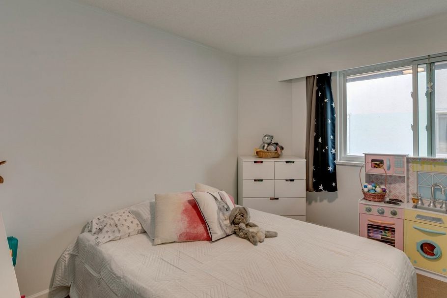 160 W 12th Street North Vancouver, BC - 25