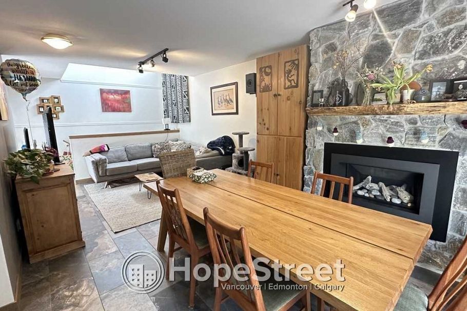 306 3980 INLET CRESCENT, North Vancouver BC V7G 2P9 North Vancouver, BC - 7