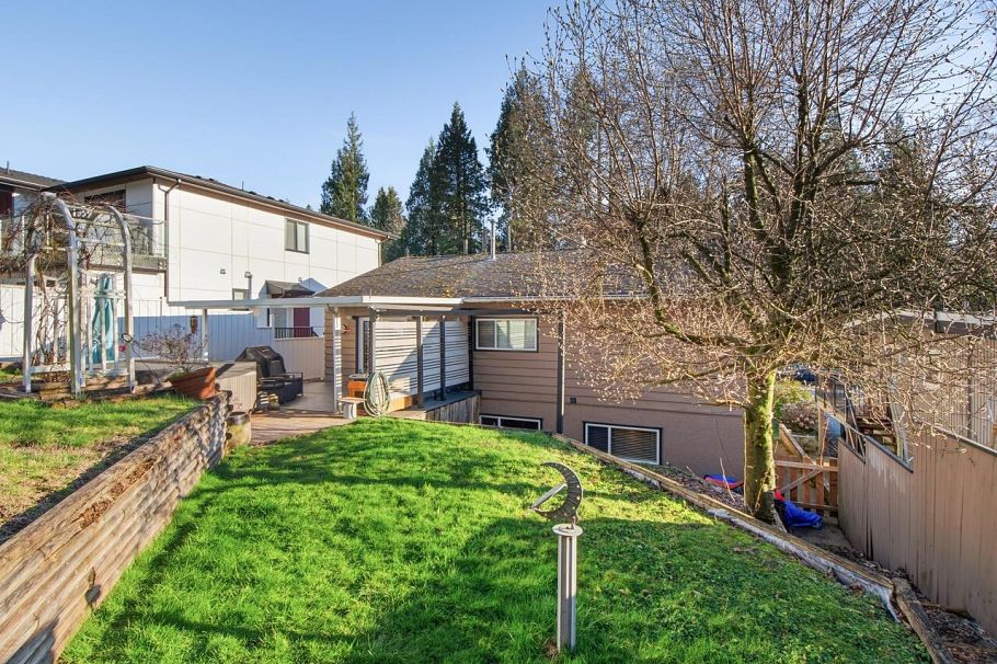 532 W 23 Street North Vancouver, BC - 24