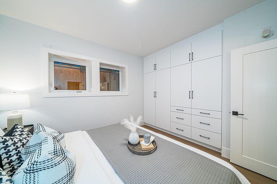 A 2735 W 8th Avenue Vancouver, BC - 19