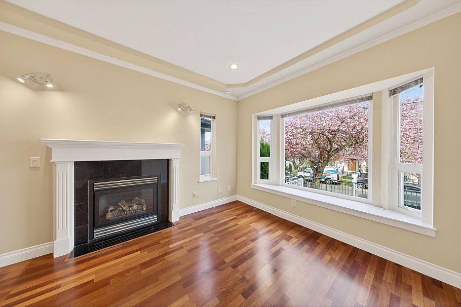 3076 E 27th Avenue Vancouver, BC - 7