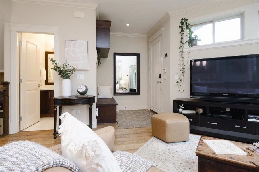 640 W 15th Street North Vancouver, BC - 4