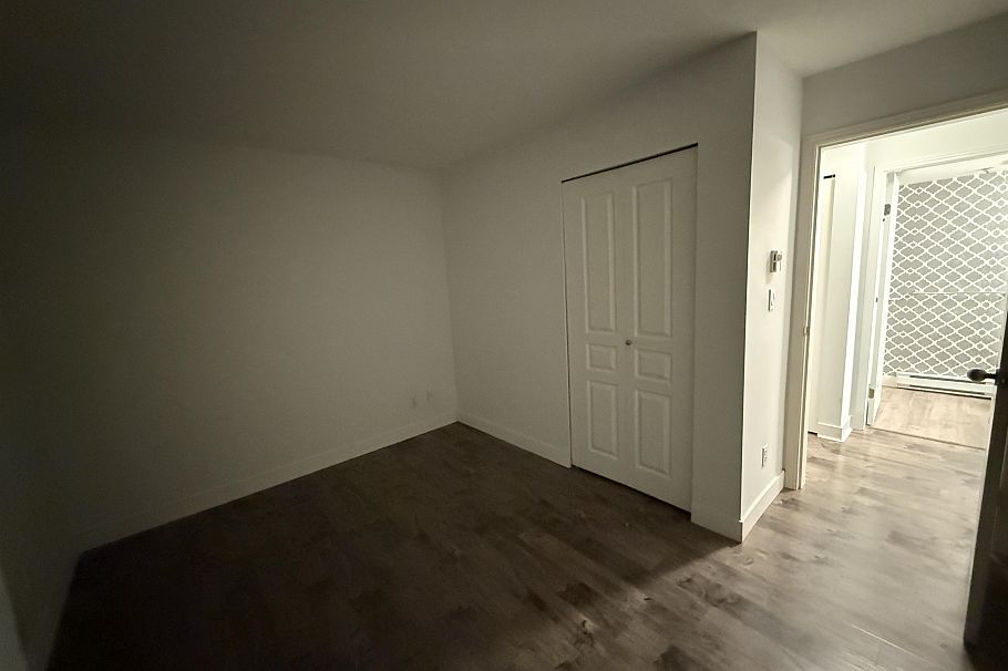 101 8460 Jellicoe Street Vancouver, BC - 13