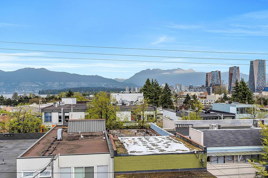 207 2080 Maple Street Vancouver, BC - 20
