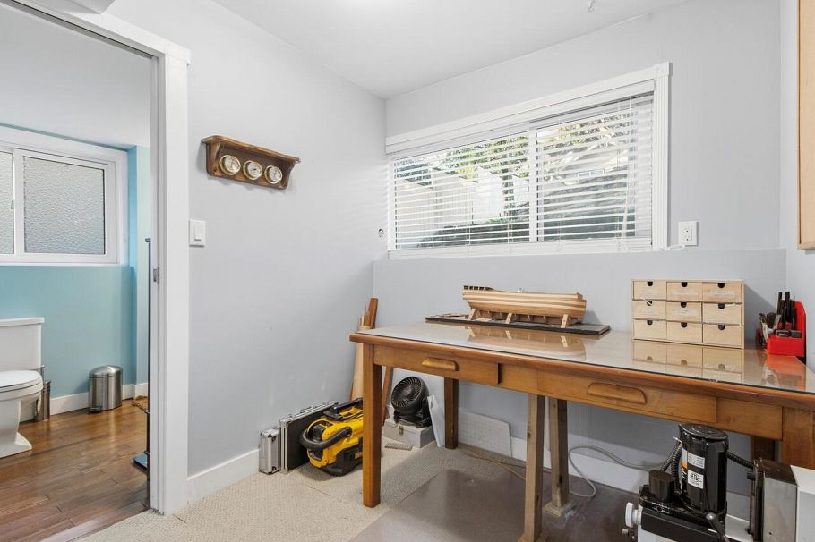 532 W 23 Street North Vancouver, BC - 19