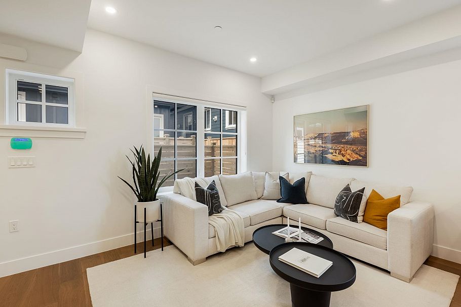 1 552 Kaslo Street Vancouver, BC - 4