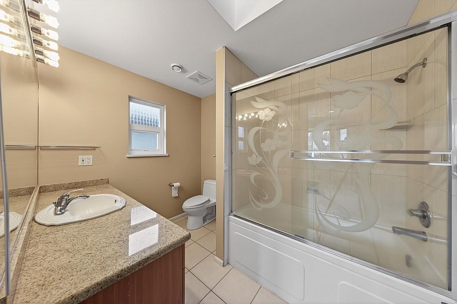 3076 E 27th Avenue Vancouver, BC - 11