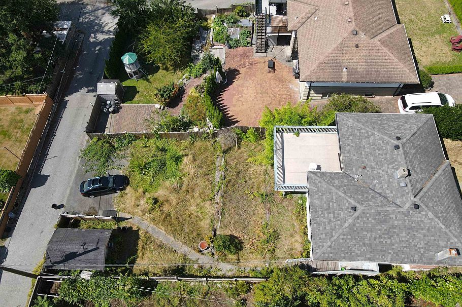 341 W 24th Street North Vancouver, BC - 28