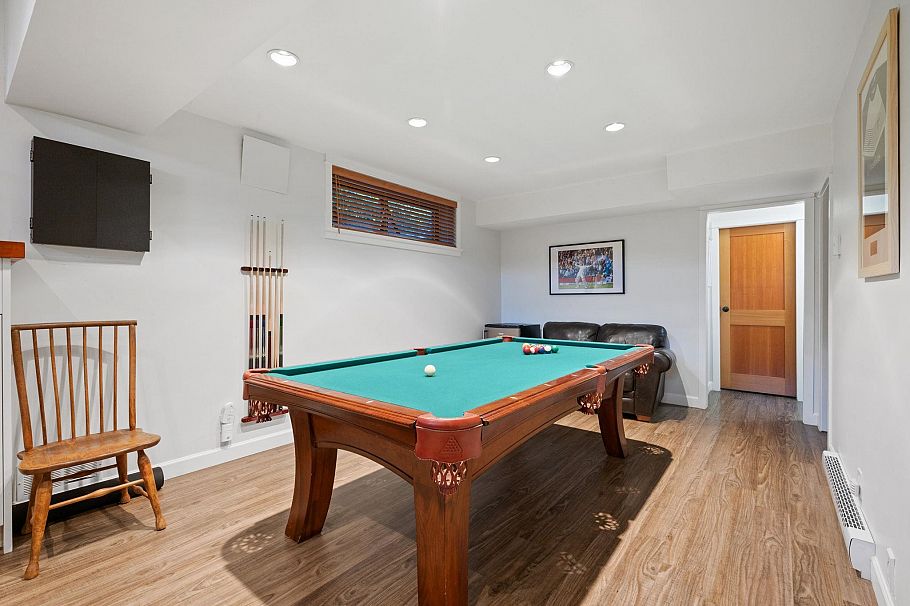 2857 Violet Street North Vancouver, BC - 24