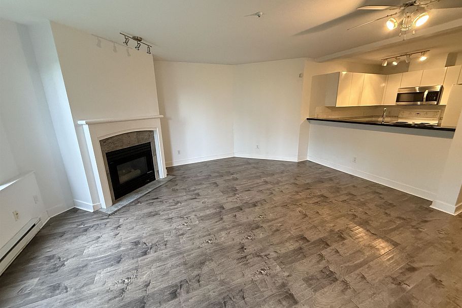 101 8460 Jellicoe Street Vancouver, BC - 4