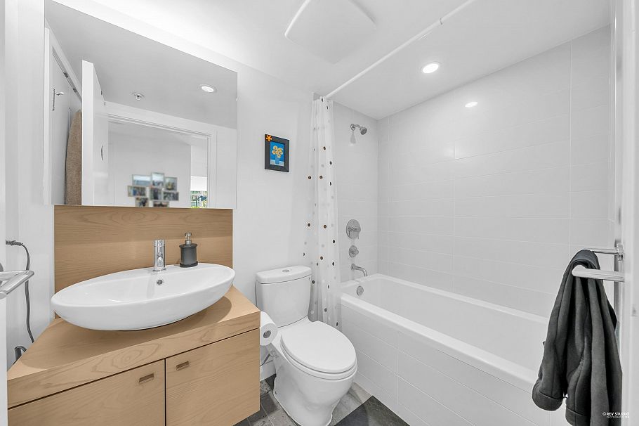 105 5782 Berton Avenue Vancouver, BC - 23