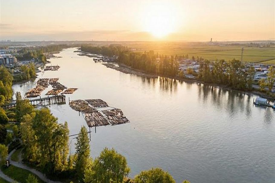 101 8460 Jellicoe Street Vancouver, BC - 2