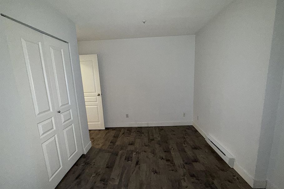 101 8460 Jellicoe Street Vancouver, BC - 14