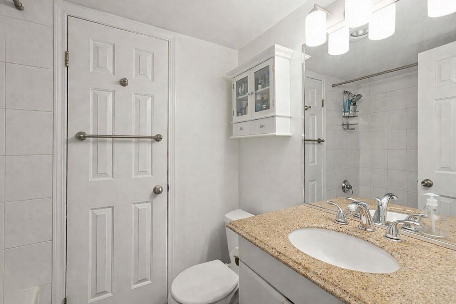 208 828 W 14th Avenue Vancouver, BC - 20