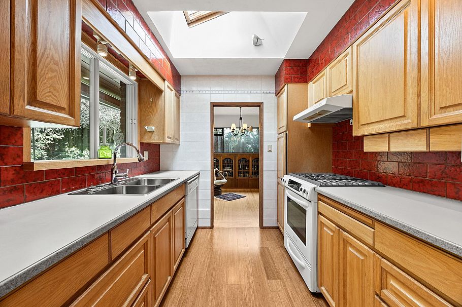 4589 Ramsay Road North Vancouver, BC - 11