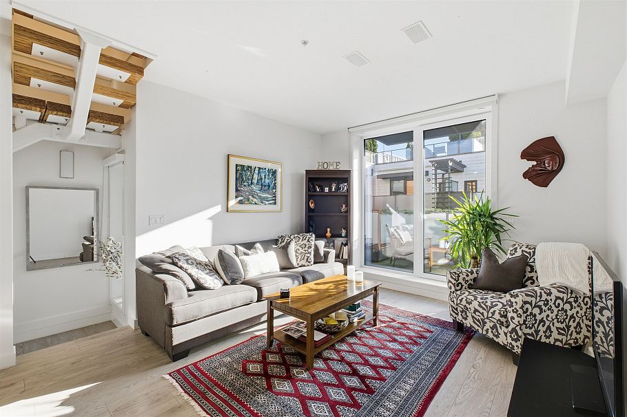 33 720 E 3rd Street North Vancouver, BC - 2