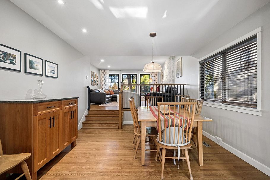 2857 Violet Street North Vancouver, BC - 8