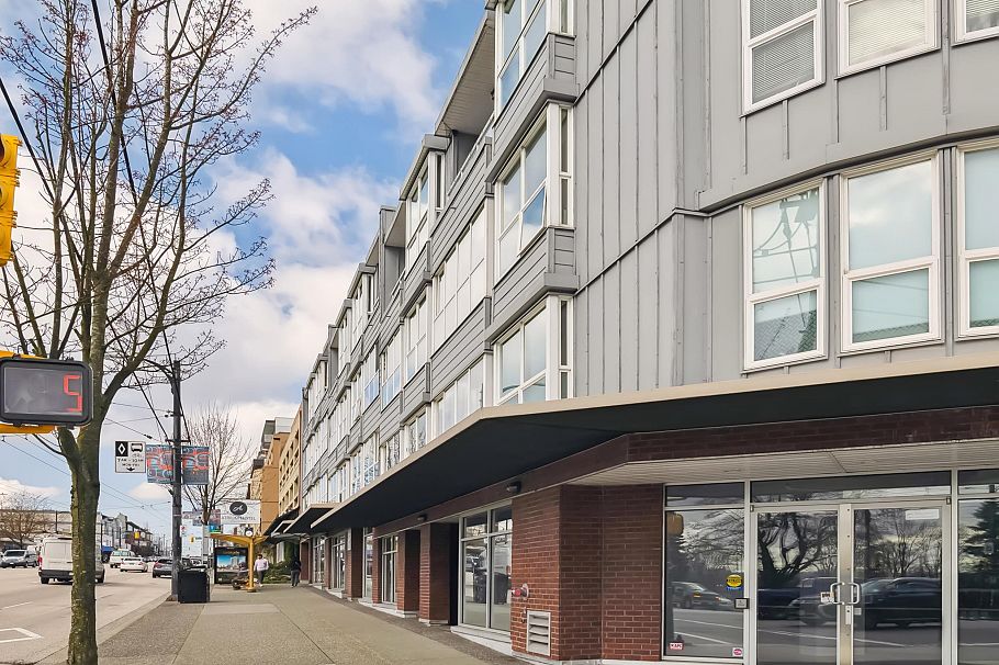 416 2891 E Hastings Street Vancouver, BC - 1