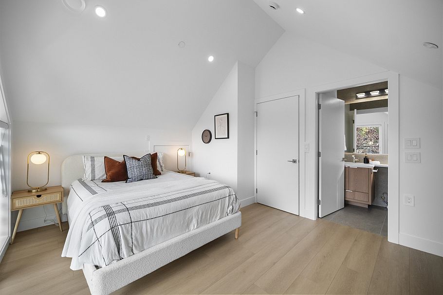 1 3563 E 25th Avenue Vancouver, BC - 12