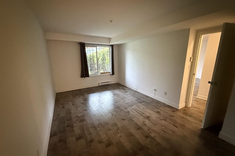 101 8460 Jellicoe Street Vancouver, BC - 10