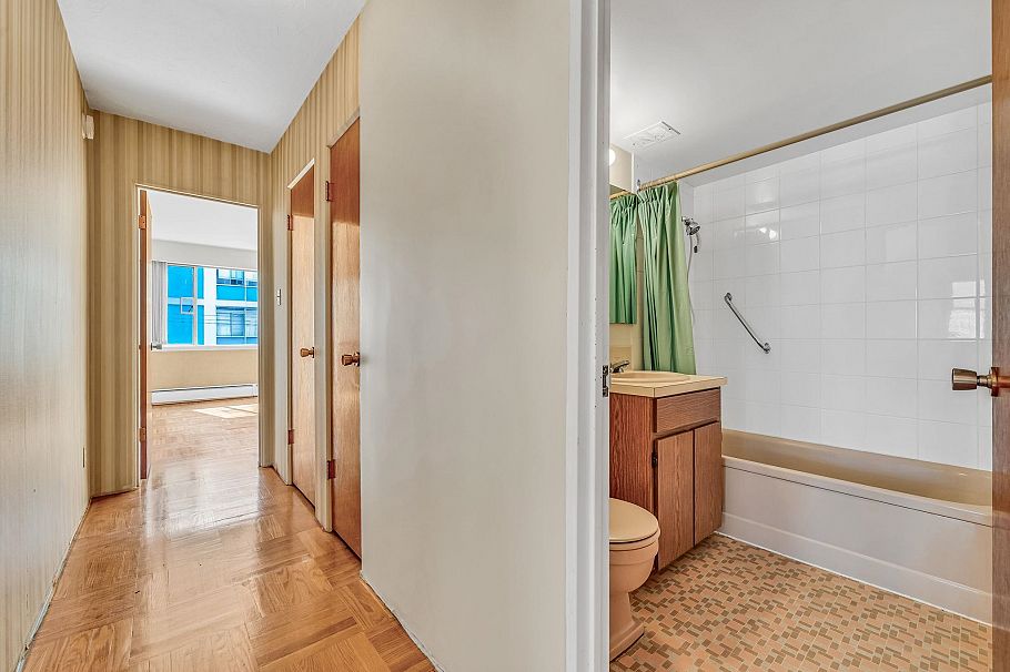 301 1050 Chilco Street Vancouver, BC - 15