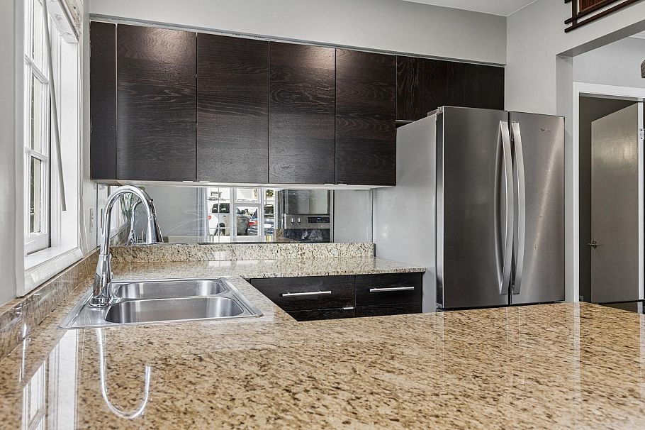 102 120 W 17th Street North Vancouver, BC - 8