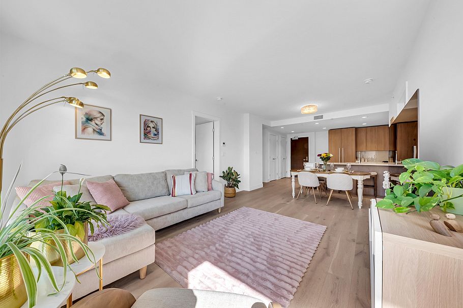 305 2707 Library Lane North Vancouver, BC - 1