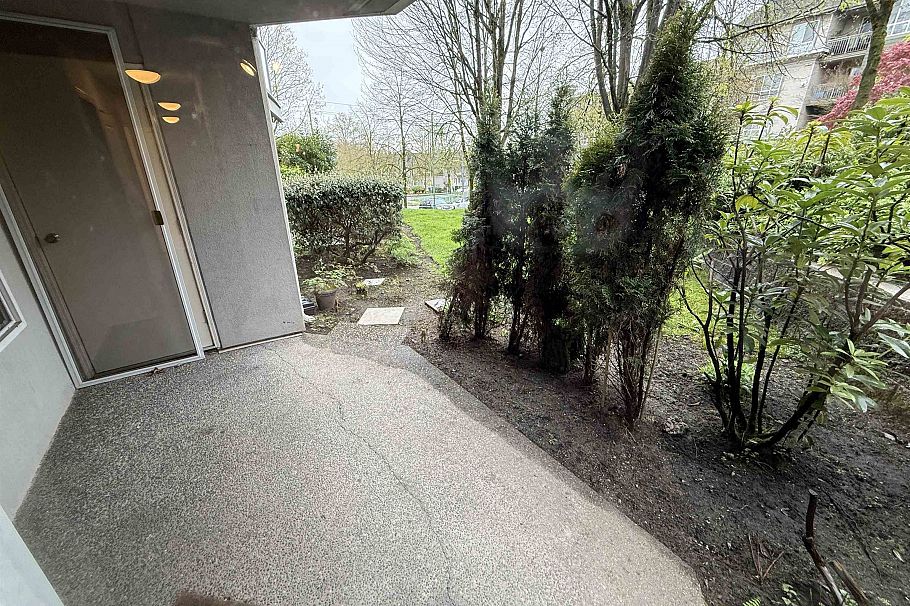 101 8460 Jellicoe Street Vancouver, BC - 8