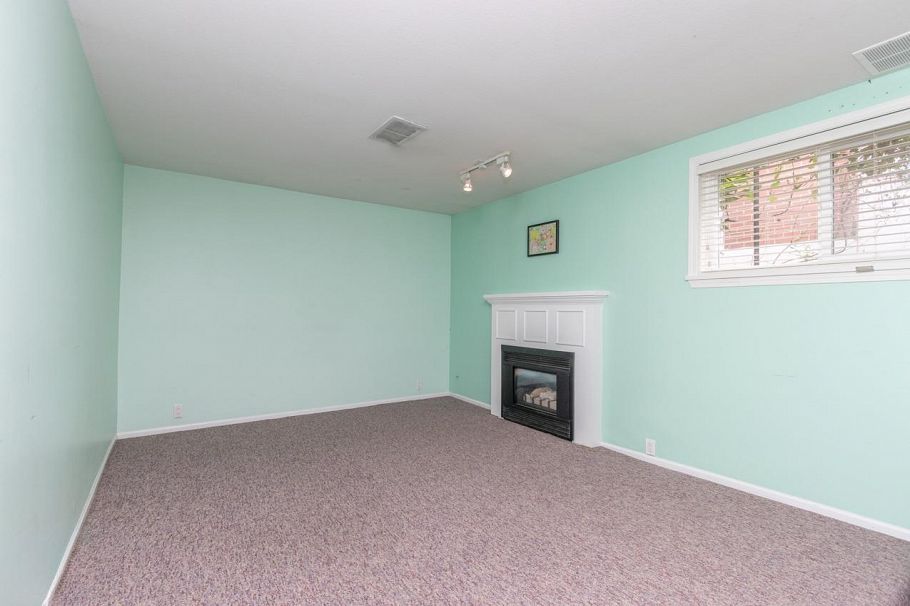 341 W 24th Street North Vancouver, BC - 13