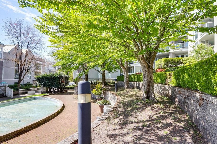 3 8420 Jellicoe Street Vancouver, BC - 3