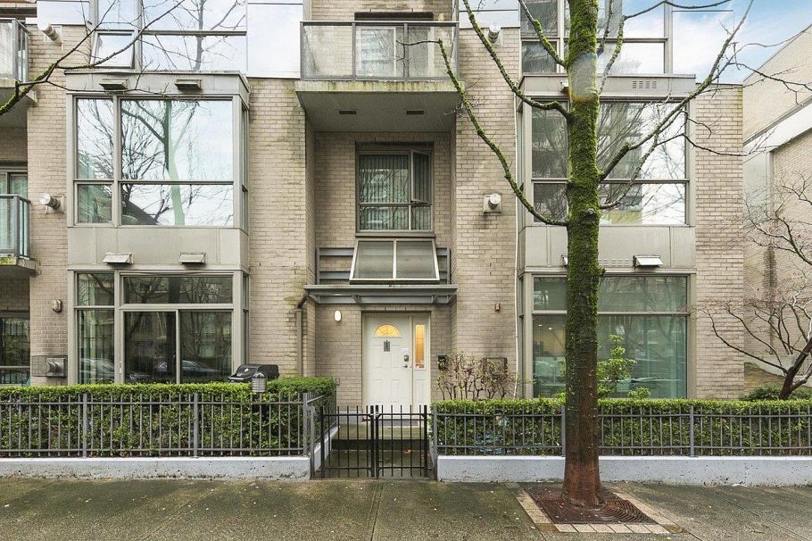 930 Richards Street Vancouver, BC - 1