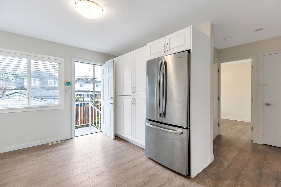 2052 E 41st Avenue Vancouver, BC - 9