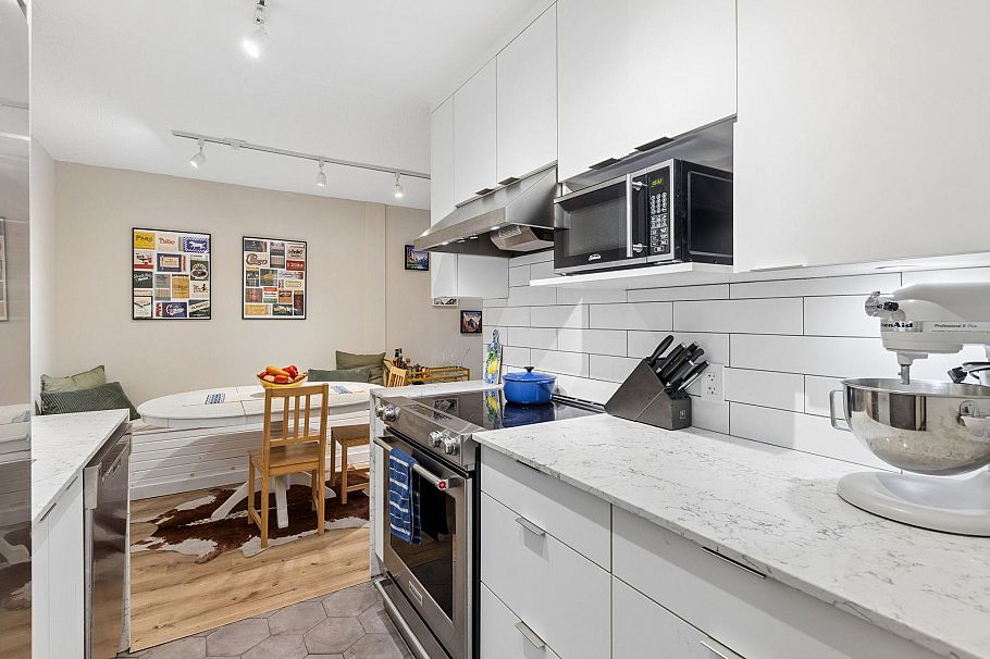 101 175 E 5th Street North Vancouver, BC - 5