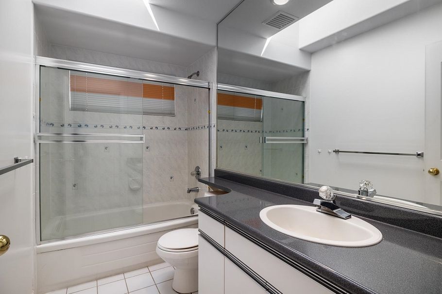 108 W 46th Avenue Vancouver, BC - 13