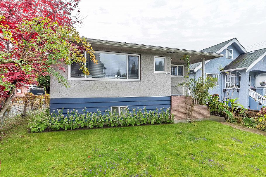 2052 E 41st Avenue Vancouver, BC - 1