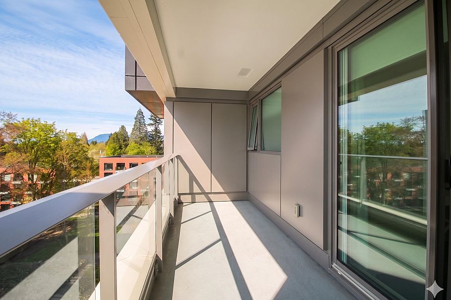 904 1561 W 57th Avenue Vancouver, BC - 4