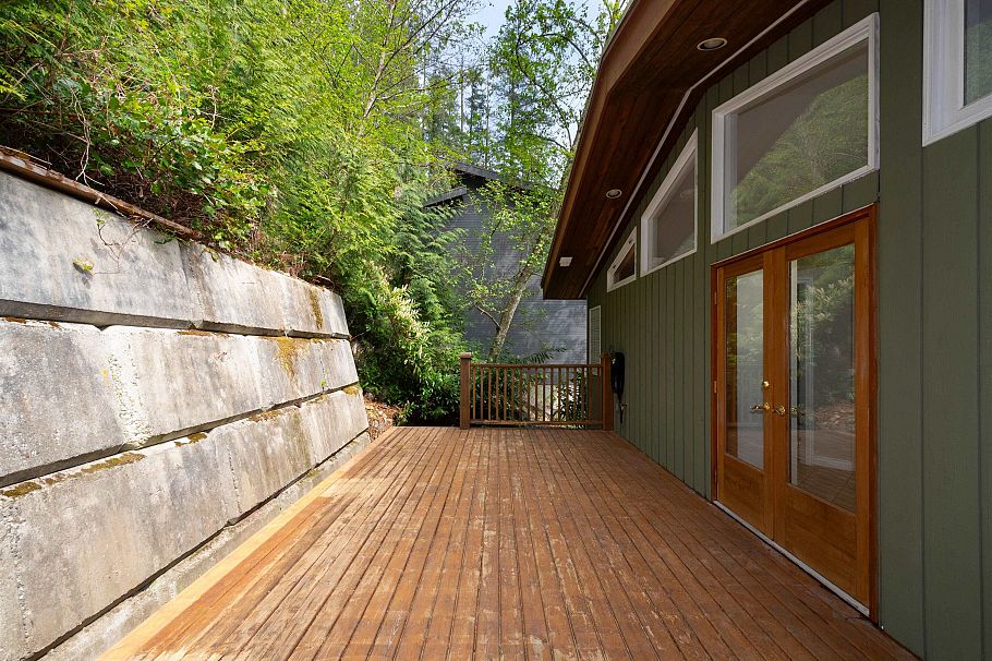 2873 Panorama Drive North Vancouver, BC - 29