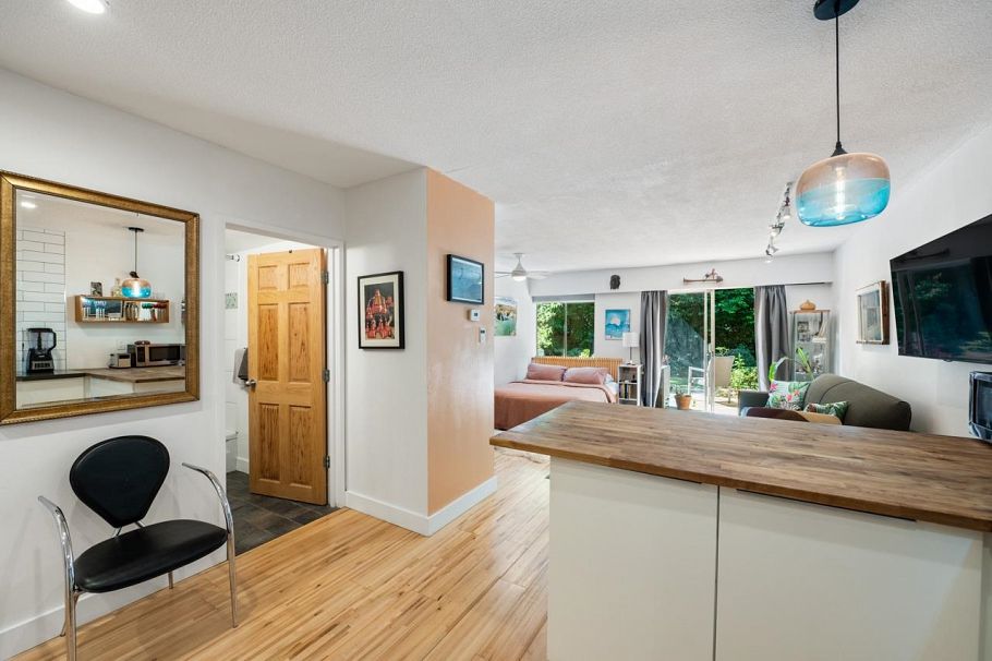 109 36 E 14th Avenue Vancouver, BC - 8