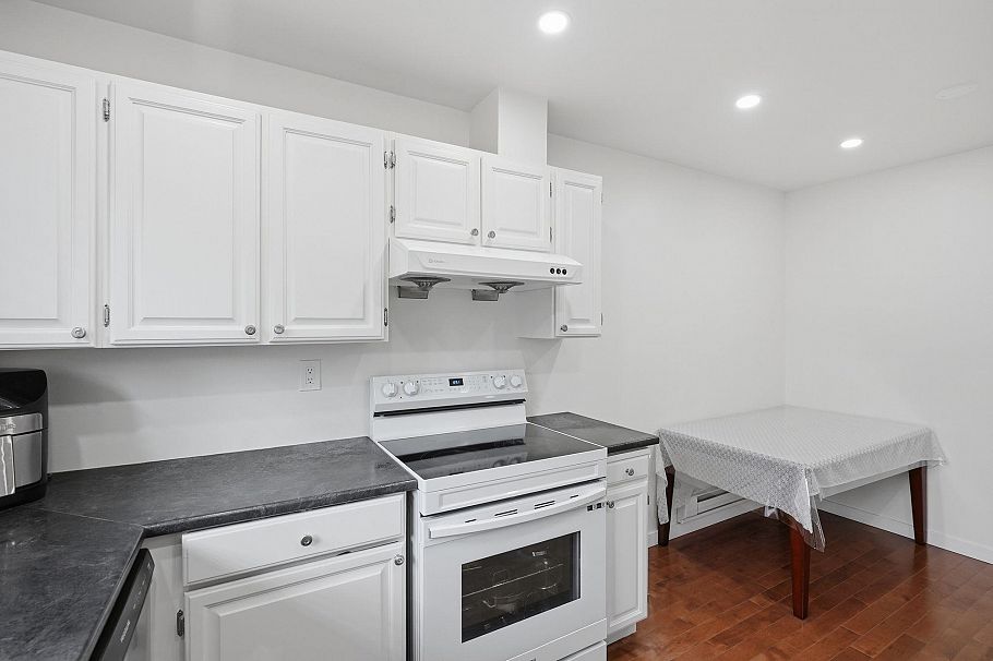 7506 Westbank Place Vancouver, BC - 9