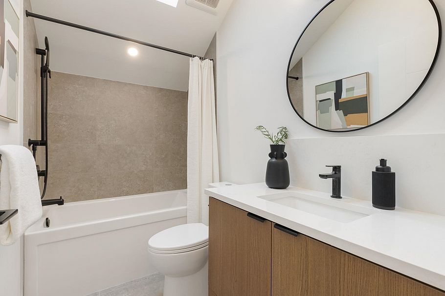 1 552 Kaslo Street Vancouver, BC - 25