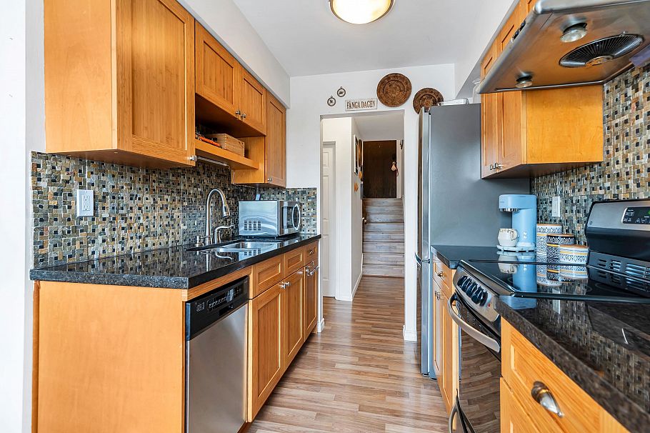 207 2080 Maple Street Vancouver, BC - 4