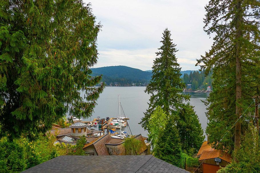 2873 Panorama Drive North Vancouver, BC - 25